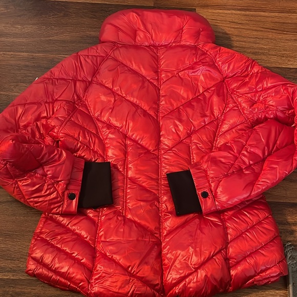 Guess puffer jacket size L New - Picture 3 of 3